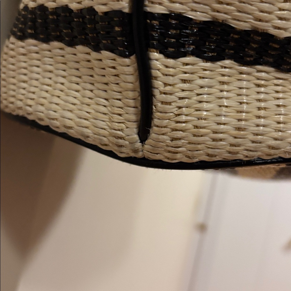 Kate Spade Wicklow court bag white and black - hard to find - Picture 4 of 10